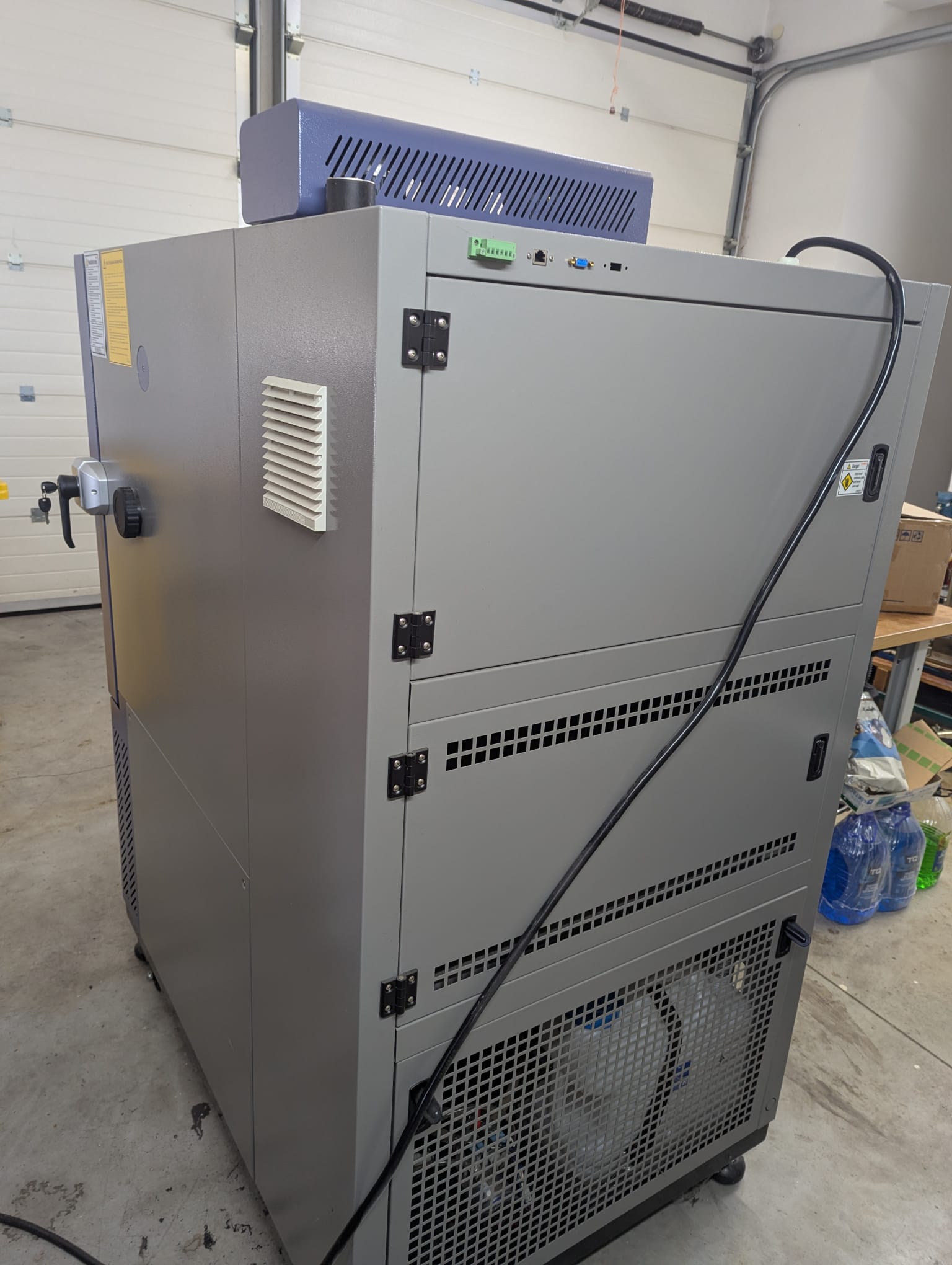 Rear view — air-cooled condenser, RS-485 / Ethernet / USB interfaces and 3-phase power terminal.